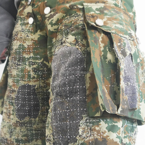 Pantalones Cortos Cargo de Camuflaje con Bolsillos Utilitarios, Diseño Desgastado y Rasgado, Estampado Completo, para Hombre, Diseño de Moda Personalizado, Jeans Anchos de Mezclilla - Product Image 3