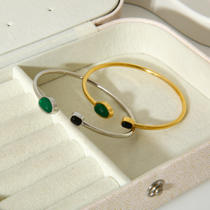 Pulsera Ajustable Unisex de Acero de Titanio Chapada en Oro de 18K con Ágata Negra y Verde, Diseño Geométrico, Marca HR, Superventas - Product Image 4