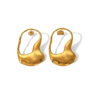 Étanche 18k plaqué or femmes dames en acier inoxydable <span class=keywords><strong>grande</strong></span> <span class=keywords><strong>épingle</strong></span> de sûreté boucles d'oreilles en forme de U irrégulière boucle d'oreille bijoux - Product Image 4