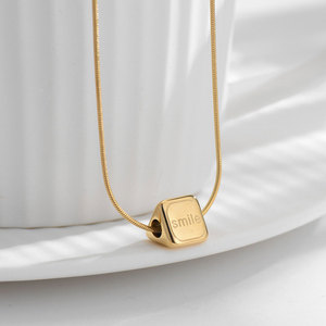 จี้สร้อยคอรูปสามเหลี่ยมกลับด้านลายยิ้ม ชุบทอง 18k ทำจากสแตนเลสสตีล 316L กันน้ำ สำหรับผู้หญิง - Product Image 2