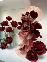 Grande décoration florale artificielle en organza blanc, installation de fleurs géantes personnalisées pour mariage, remise de diplôme, fête des mères, banquet