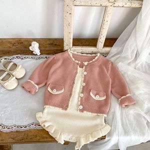 Nuovo Cappotto Autunnale Squisito in Cotone Lavorato a Maglia a Contrasto Colore, Monopetto con Bordo Ondulato e Bordo a Orecchio di Legno, Tinta Unita per Bambine - Product Image 3