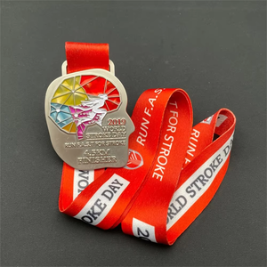 Medaglia Personalizzata a Forma di Cervello con Smalto Geometrico e Cordino Rosso per Corsa Benefica a Supporto della Consapevolezza sul Denti di Cervello - Product Image 1