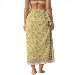 Hermoso Pareo de Algodón con Estampado Floral Hecho a Mano, Estilo Boho Indio, Ligero y Ecológico - Product Image 3