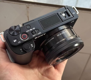 Appareil <span class=keywords><strong>photo</strong></span> <span class=keywords><strong>Sony</strong></span> ZVE10 d'occasion avec objectif 16-50 mm, caméra Vlog 4K, 90% neuf, haute qualité - Product Image 1
