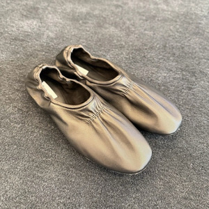 Nuove Scarpe da Donna 2026 con Tomaia Morbida, Punta Rotonda, Sandali Plissettati Slip-On, Ballerine Elastiche Piatte Stile Nonna, Tinta Unita per l'Autunno - Product Image 2