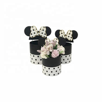 Boîte à fleurs ronde Mickey Mouse Minnie Hug Bucket, coffret cadeau fleuri trois pièces avec boîte cadeau à main