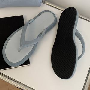 Nouvelles sandales tongs rouges d'été 2026 style vacances pour femmes, à semelle épaisse, pour la plage et l'extérieur - Product Image 2