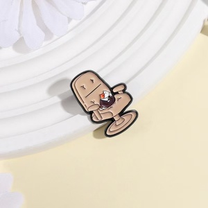 Spilla in Metallo Personalizzata a Forma di Gattino Cartoon, Simbolo di Dirigente per Sedia da Ufficio, Regalo Gioiello - Product Image 4