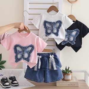Completo due pezzi in denim con stampa a farfalle per <span class=keywords><strong>bambina</strong></span>, top a maniche corte e <span class=keywords><strong>pantaloncini</strong></span> in denim, outfit estivo - Product Image 1