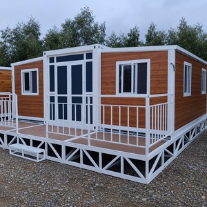 บ้านคอนเทนเนอร์ขยายได้ SUNRISE Luxury ขนาด 40 ฟุต พร้อมระเบียงขนาดใหญ่ หลังคาทรงลาดเอียง บ้านสำเร็จรูปแบบโมดูลาร์ ชุดบ้านวิลล่า 2-3 ห้องนอน - Product Image 1