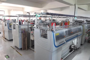 Maglione a Felpa con Cappuccio da Bambina in Maglia di Lana Merino e Cachemire - Product Image 6