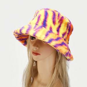 Chapeau Bob Doux et Chaud en Fausse Fourrure Colorée pour Femme, Nouvelle Collection Automne Hiver 2023, Vente en Gros Europe et États-Unis - Product Image 3