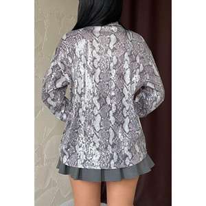 Chemise boutonnée à imprimé serpent gris pour femme, chemisier en popeline décontracté, tenue de tous les jours, design à contraste de couleurs - Product Image 2