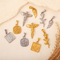 Nouveau pendentif carré ailé tridimensionnel en acier inoxydable électroplaqué, motif fleur de rose vintage, style européen et américain transfrontalier