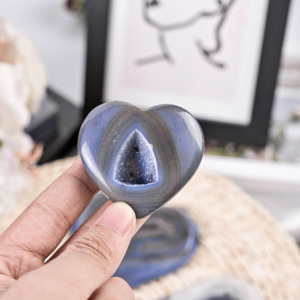 Venta al por Mayor de Piedras de Ágata Azul Talladas en Forma de Corazón, Cristal Pulido, para Regalo de Feng Shui - Product Image 3