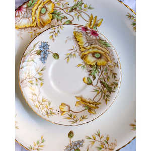 Service à thé Gabriella P. Yellow Anemone Trio, collection élégante de tasses et soucoupes - Product Image 2