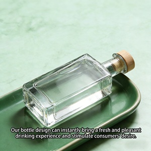 Botellas de Vidrio Flint Personalizadas de 500 ml y 750 ml con Sello Dorado para Vodka, Whisky, Brandy y Otras Bebidas Espirituosas para Discotecas, Bares y Casinos - Product Image 2