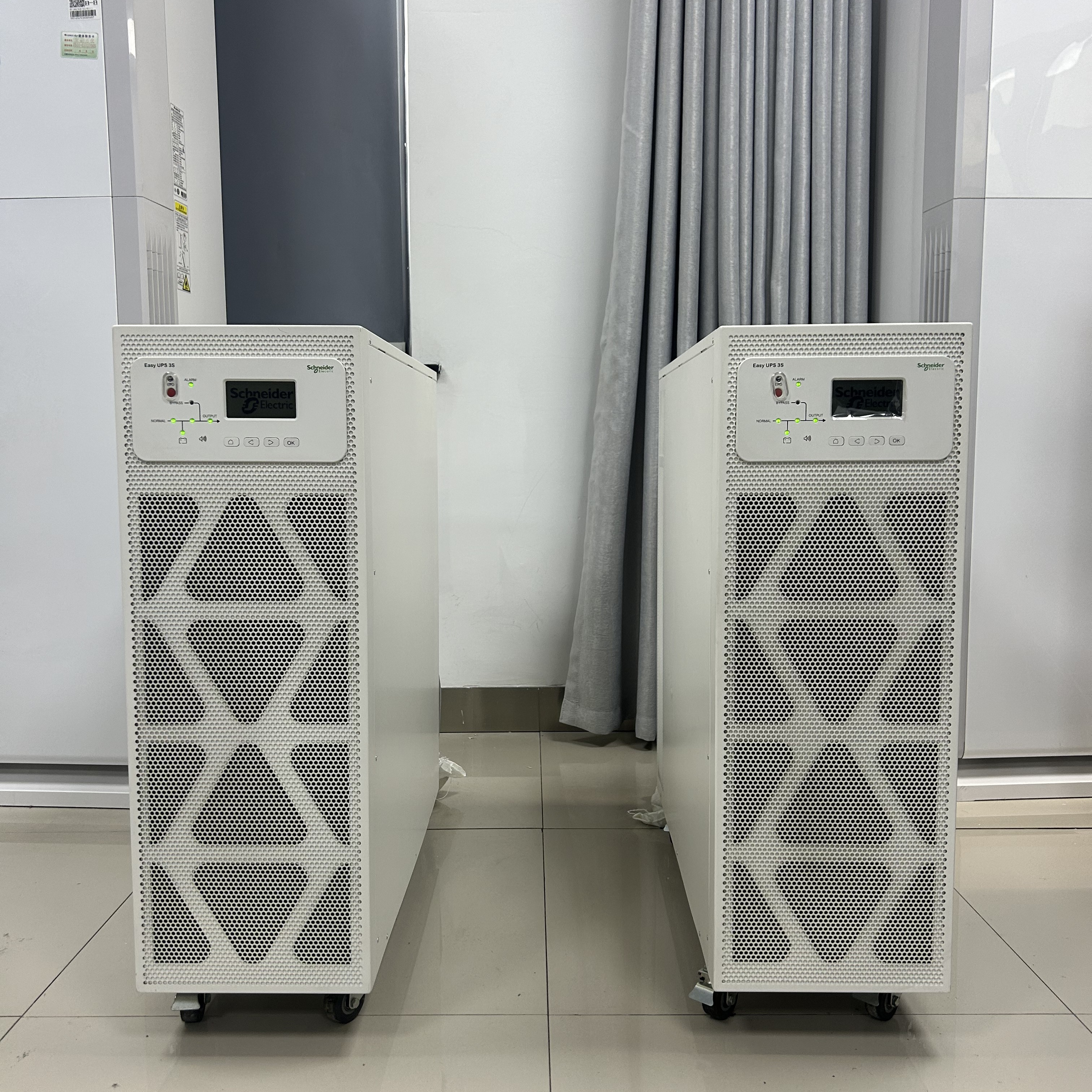 Ee-nice APC Schneider, батареи бесперебойного питания с Ups
