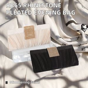 Bolso femenino versátil estilo sobre con solapa plegable, pequeño y cuadrado, para usar al hombro o cruzado, con diseño premium. - Product Image 2