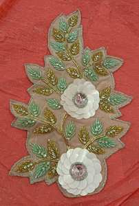 Patchs perlés faits à la main du fournisseur indien de confiance Paillettes multicolores Tissu brodé Décoration de vêtements Forte demande - Product Image 5