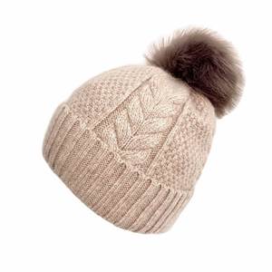 Bonnet d'hiver tricoté pour femme, imprimé sérigraphié, avec pompons en fourrure - Produit promotionnel pour le bureau - Product Image 4