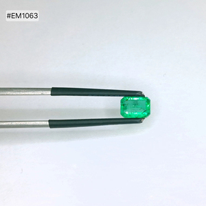 Émeraude zambienne supérieure taille octogonale 1,07 ct, qualité 3A, couleur intense, excellente transparence, pierre précieuse non montée pour bijoux - Product Image 1