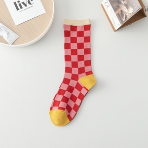 Calcetines a media pantorrilla para mujer con estampado a cuadros de tablero de ajedrez, de moda, para primavera y verano, que combinan con pantalones Shark - Product Image 2