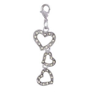 Ciondolo con tre cuori in tonalità argento con strass per la creazione di gioielli - Product Image 1