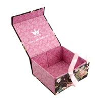 Boîte cadeau de luxe rigide avec ruban rose, pliage, grand format, aimantée, personnalisable avec logo et design
