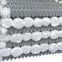 Sıcak Daldırma Galvanizli 50x50mm 60x60mm Baklava Delikli 6ft 8ft Yüksekliğinde Çiftlik İçin Zincir Örgülü Çit