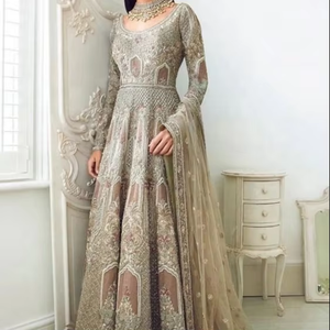ATIYA LIBAS Lehenga Choli pour femmes de style indien/pakistanais pour mariage avec broderie lourde Zardozi en acétate - Product Image 4