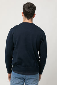 Suéteres azules claros clásicos de manga larga con cuello redondo y mangas lisas de corte recto de alta calidad para hombres - Product Image 4