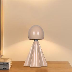 Lámpara de mesa magnética elfo creativa de gama alta para dormitorio, ambiente de sueño de lujo, luz nocturna, adornos decorativos, batería Base E26 - Product Image 3