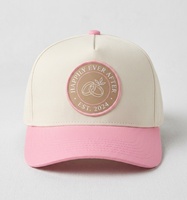 Casquette de baseball unisexe sportive personnalisée avec patch brodé, en coton bicolore crème et rose, pour mariage, avec boucle dorée, vente en gros