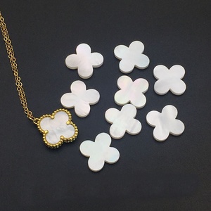 พร้อมที่จะจัดส่งสี่ใบโคลเวอร์สีขาวเปลือกมือแกะสลักแม่ของเพิร์ลโคลเวอร์ - Product Image 4