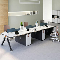 Set Scrivania e Sedia da Ufficio Moderno Modulare in Legno per 4/6 Persone, Arredamento Ecologico Bianco per Spazi di Lavoro Aziendali