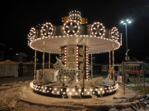 Carrousel pour enfants, revêtement anti-corrosion en EVA souple, rotation à vitesse limitée et sortie claire, manège ludique pour aire de jeux intérieure de garderie - Product Image 6