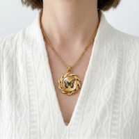 Pendentif papillon en laiton pour la liberté |   Charme esthétique printanier, cadeau de remise de diplôme |   Collier avec pendentif émail plaqué or Eternal Halo