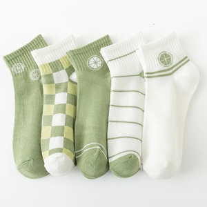 Lot de 5 paires de chaussettes mi-mollet en coton tricoté, personnalisées, fantaisie, amusantes, à motifs de dessins animés, mignonnes, respirantes et à séchage rapide, pour femmes, usage quotidien - Product Image 4