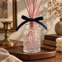 Bouteille diffuseur de parfum en verre transparent moderne, sur mesure, avec un design unique