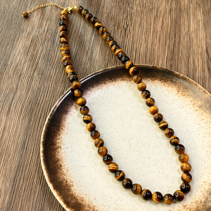 Collier de perles en pierre d'oeil de tigre naturel fait à la main de style vintage porte-bonheur et prospérité de 8mm pour la Saint-Valentin - Product Image 1