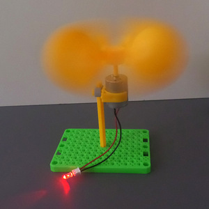 Mini Generador Eólico Gabosun 3V DC Asíncrono de 0.15M de Diámetro, Proyecto Tecnológico DIY para Makers - Product Image 1