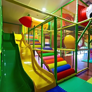 Equipo de Parque Temático Selva Interior para Niños: Pista Interactiva Comercial de Doble Tobogán y Laberintos de Plástico - Product Image 2