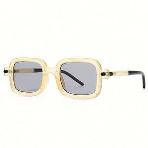 Vente en gros de lunettes de soleil classiques vintage à rivets noirs transparents, lunettes de soleil carrées de petite taille pour hommes - Product Image 4