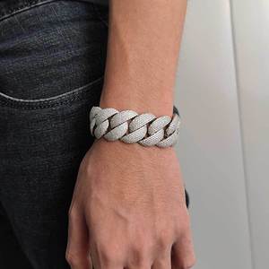 Bracelets Moissanite Cubains Méga Gonflés 24mm Sertis de Diamants Sans Soudure en Argent S925 et Or Massif 18K, Style Hip Hop, Fabrication Personnalisée pour B2B - Product Image 2