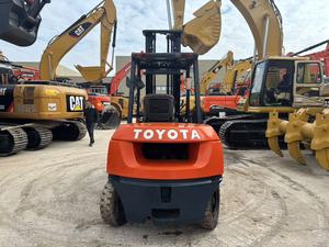 Chariot élévateur diesel Toyota FD50 d'occasion de 5 tonnes avec pompe de boîte de vitesses et moteur - Système hydraulique stable pour la manutention de charges lourdes - Product Image 5