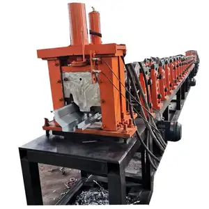 Automatische Kip Feeder Met Up Gefietst Gutter Rolling Vormmachine