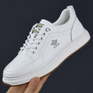 Zapatillas deportivas blancas casuales para hombre, modernas, con suela de goma y tacón plano, para el tiempo libre. - Product Image 1