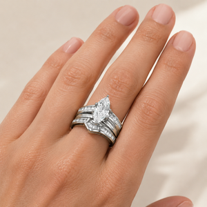 Set di Tre Anelli di Fidanzamento con Micro Pavé di Zirconi per Donne, Gioielli Scintillanti alla Moda - Product Image 2
